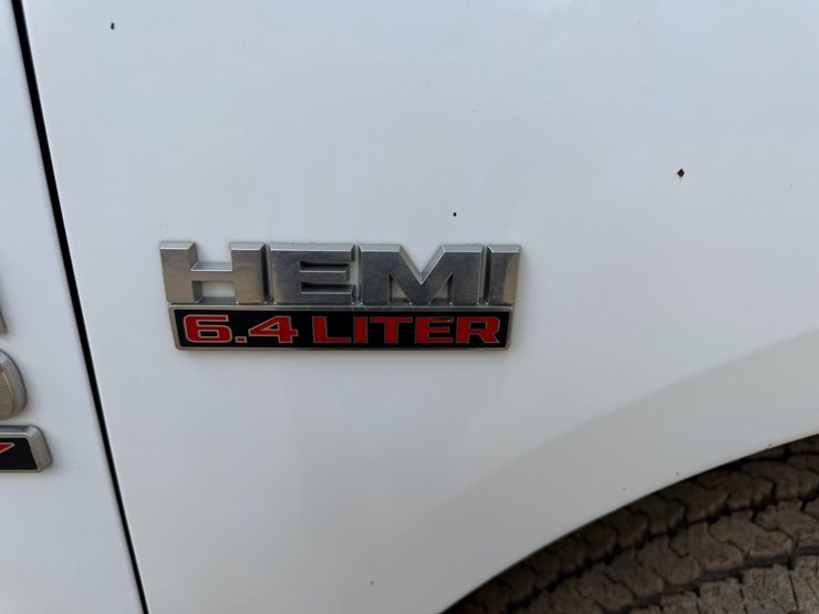 2016-dodge-2500-image-23