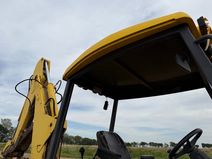 new-holland-lb75b-image-70