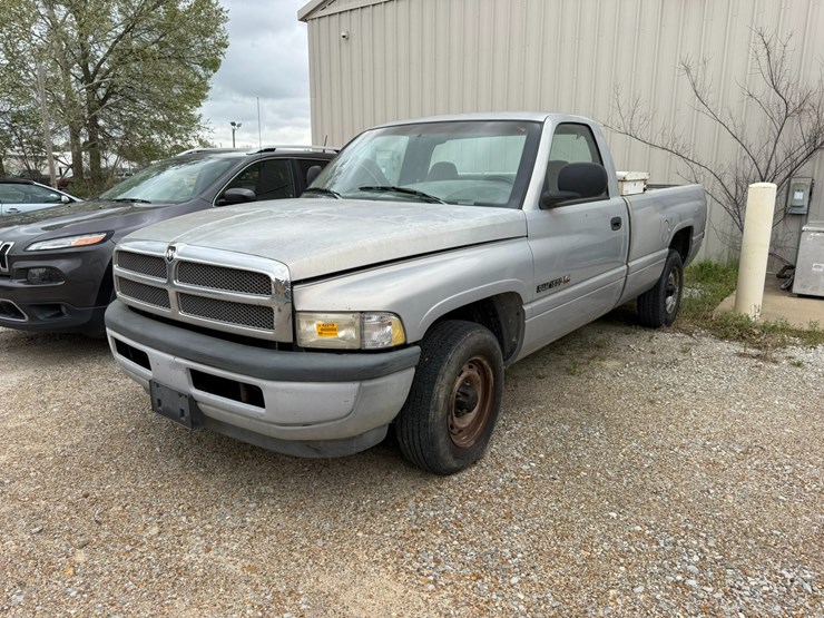 1999-dodge-ram-1500-image-1