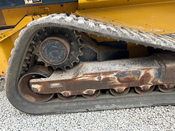 2021-deere-331g-image-13