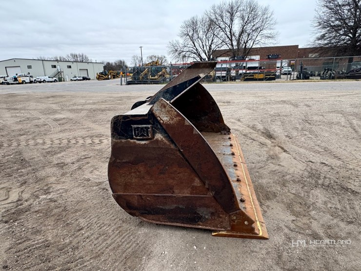 127"-wheel-loader-bucket-image-4