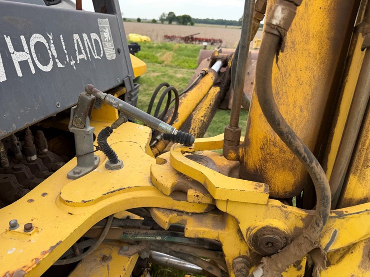 new-holland-lb75b-image-35