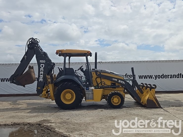 2019-deere-310l-image-6