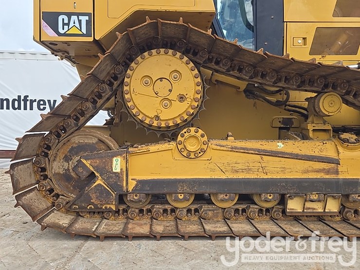 2016-caterpillar-d6n-image-18