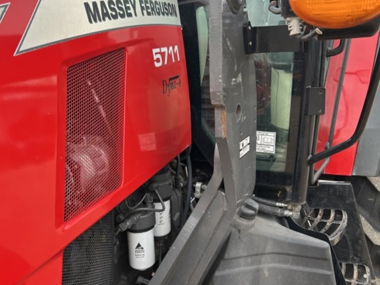 2020-massey-ferguson-5711-image-12