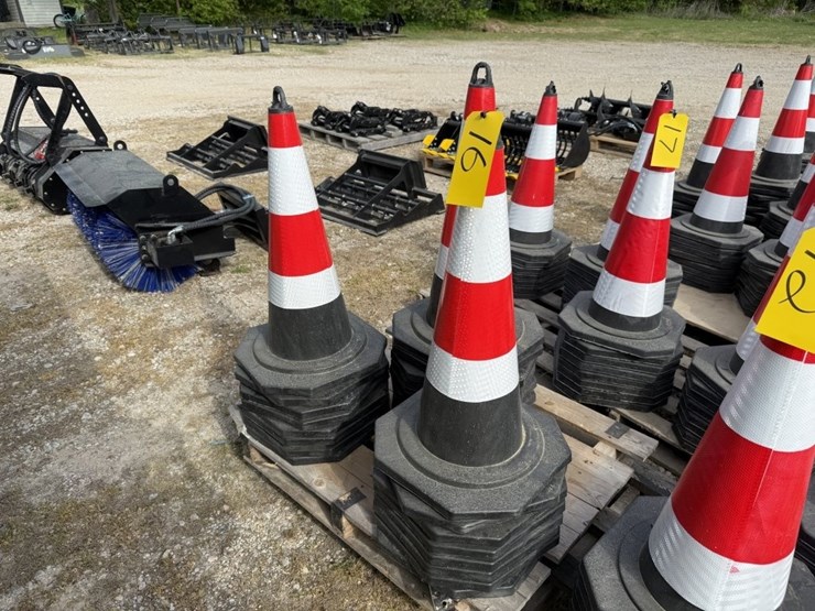 25-traffic-cones-image-1