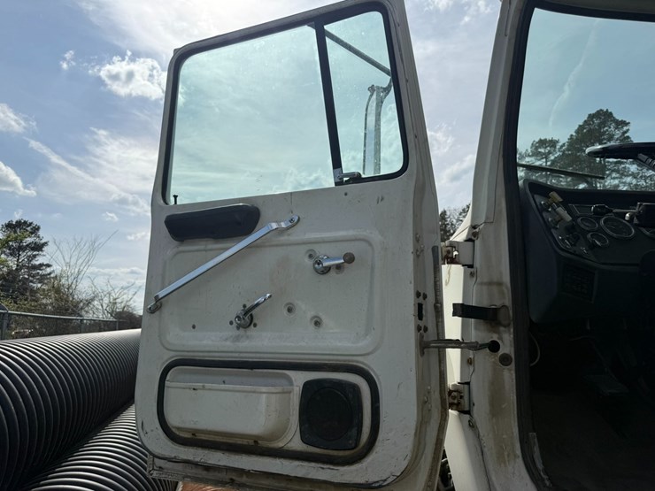 1995-ford-lt9000-image-61
