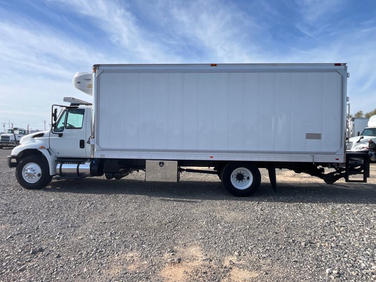 2019-international-durastar-4300-image-8