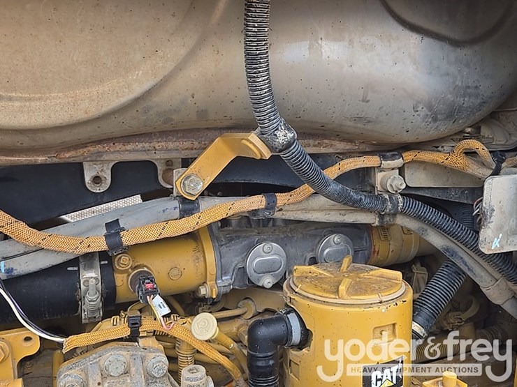 2016-caterpillar-d6n-image-56