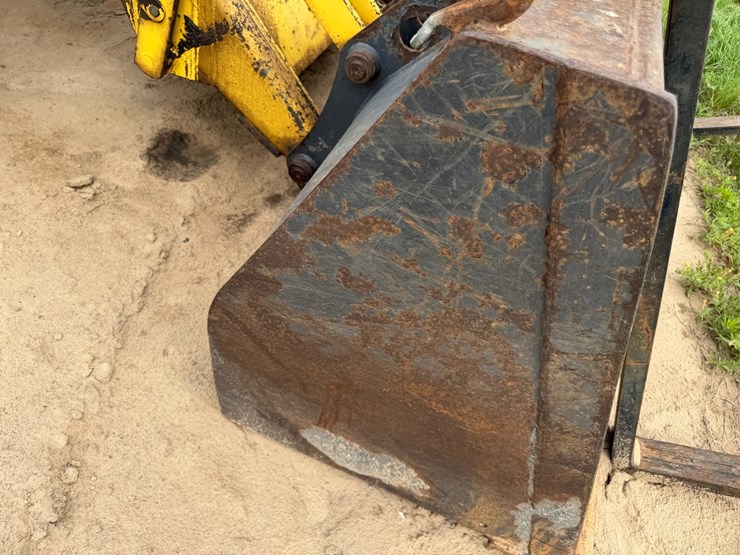 new-holland-lb75b-image-58