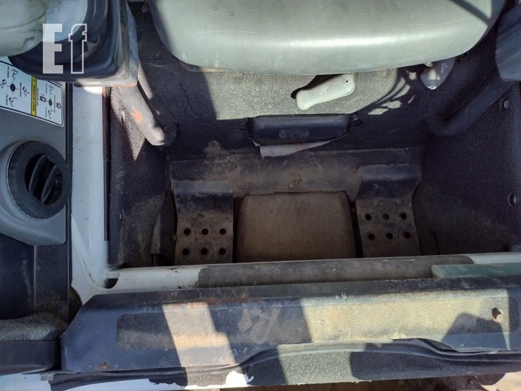 2010-bobcat-t190-image-13