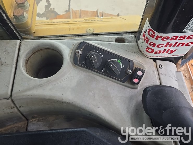 2016-caterpillar-d6n-image-80