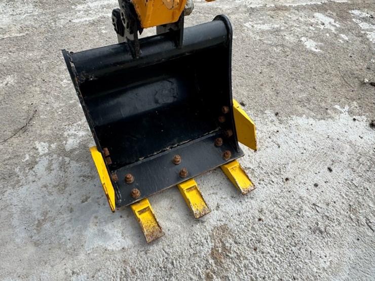 2023-diggit-em15-mini-excavator-image-7