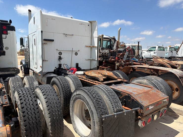 2000-peterbilt-379-image-7