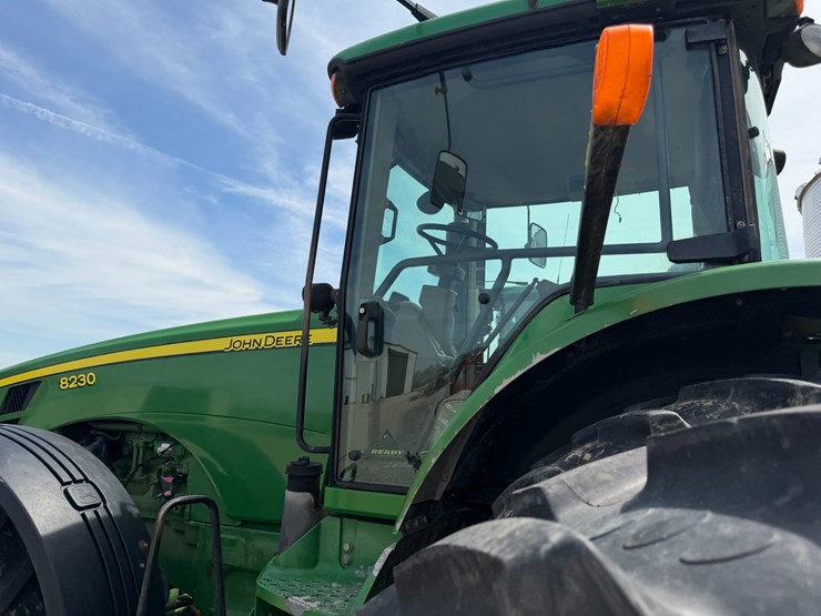 2004-john-deere-8230-image-26