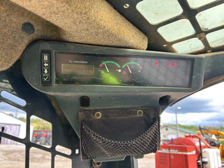 2021-deere-331g-image-23