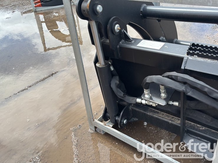 unused-78"-heavy-grass-fork-grapple-to-suit-skidsteer-image-8