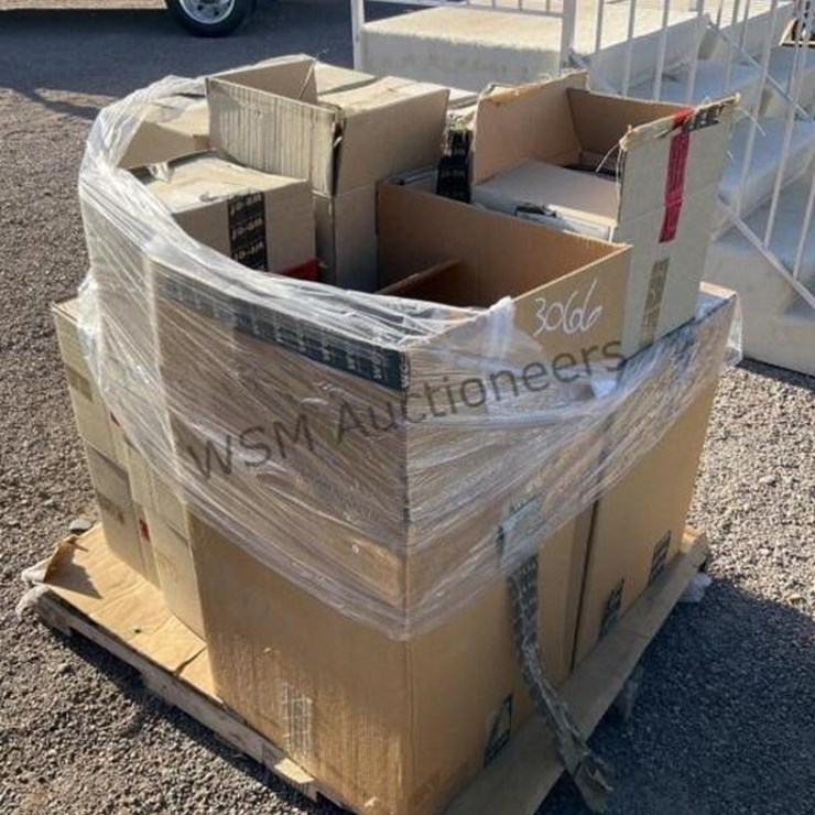 PALLET OF ASST ELECTRICAL LIGHTING