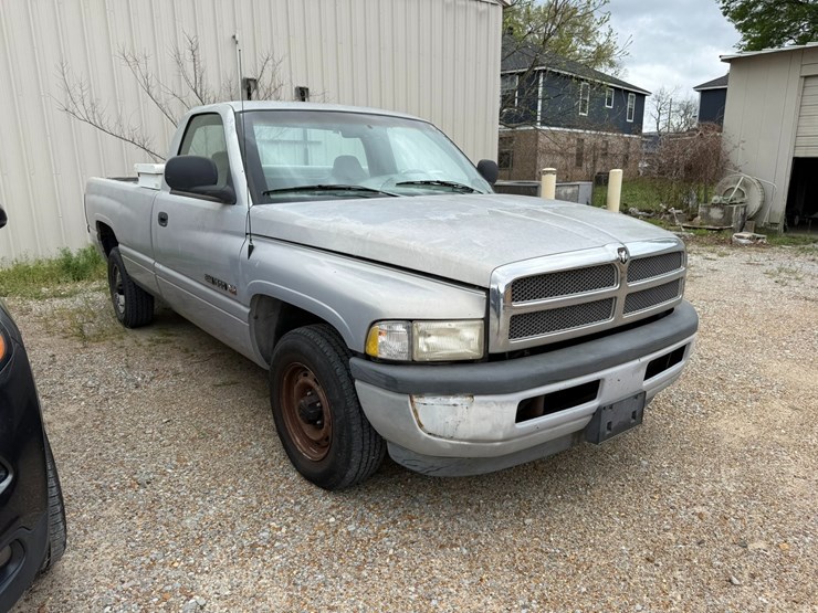 1999-dodge-ram-1500-image-2