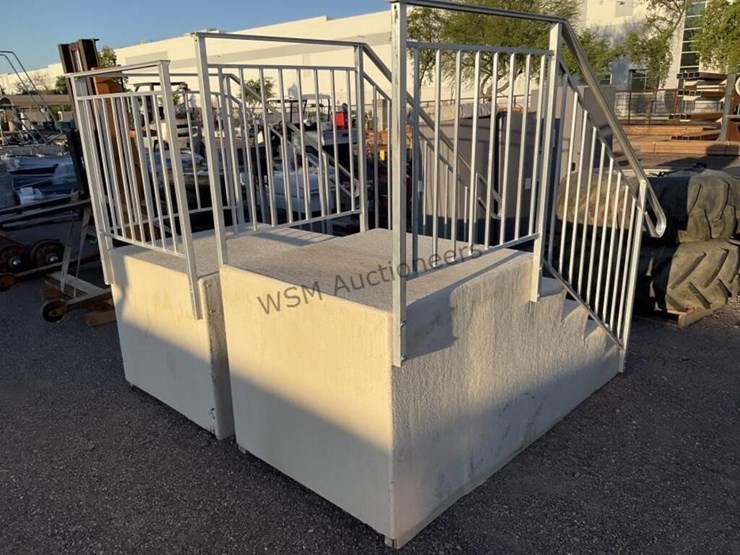 (2)-fiberglass-stair-cases-image-4