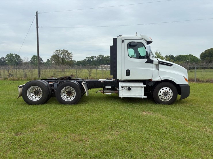 2019-freightliner-cascadia-125-image-4