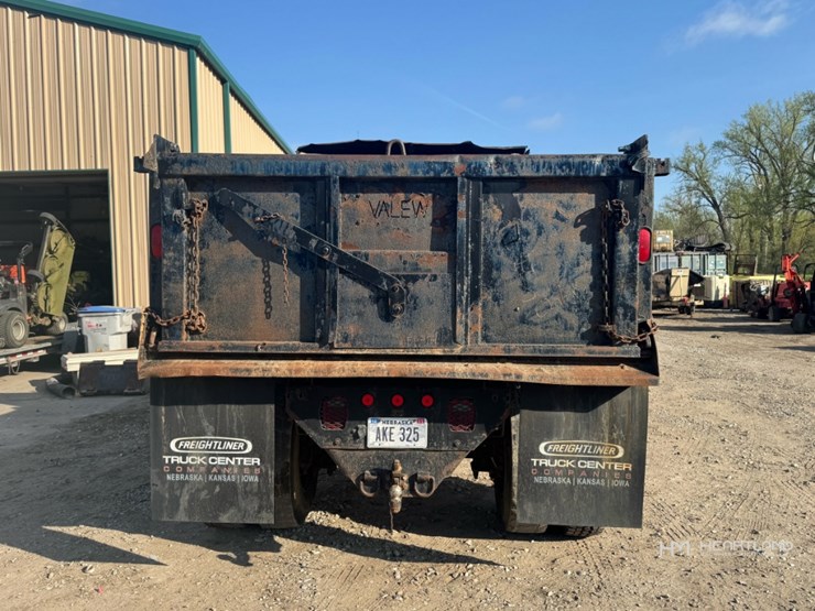 2007-freightliner-m2-106-image-5