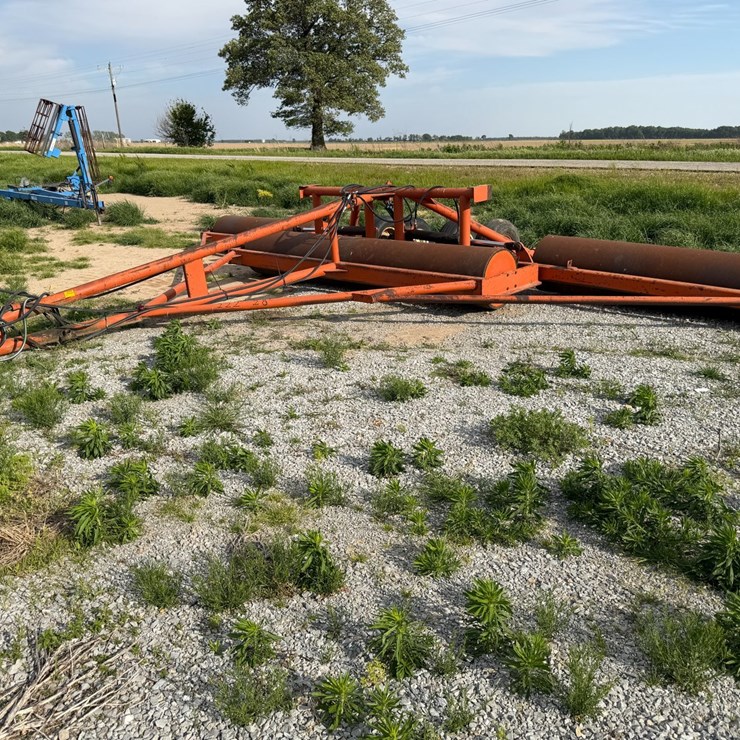 #46902 • Fair Oaks Mfg 28' Smooth Roller