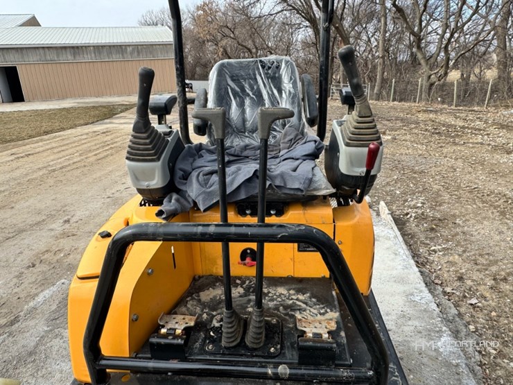 2023-diggit-em15-mini-excavator-image-9