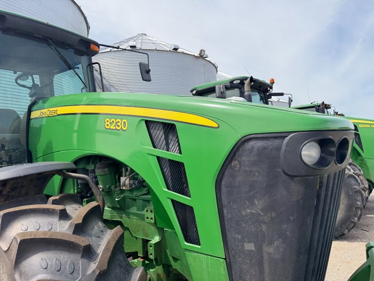 2007-john-deere-8230-image-36