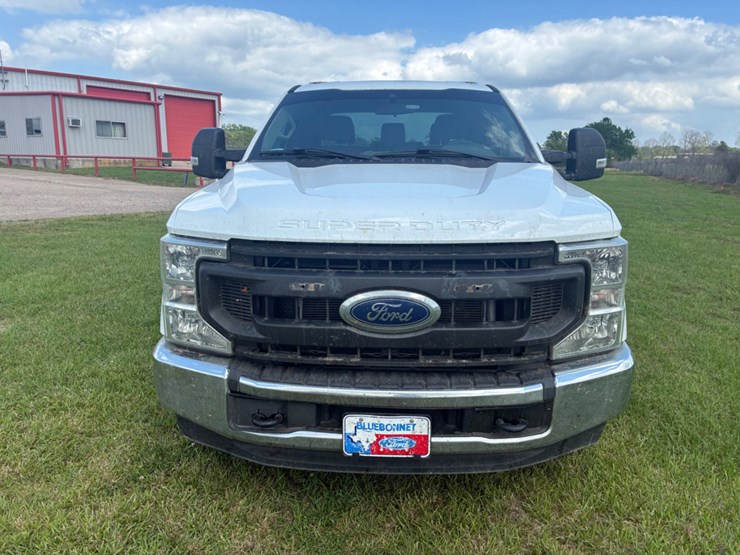 2022-ford-f250-xl-image-2