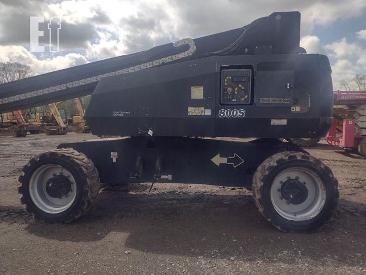 2013-jlg-800s-image-23