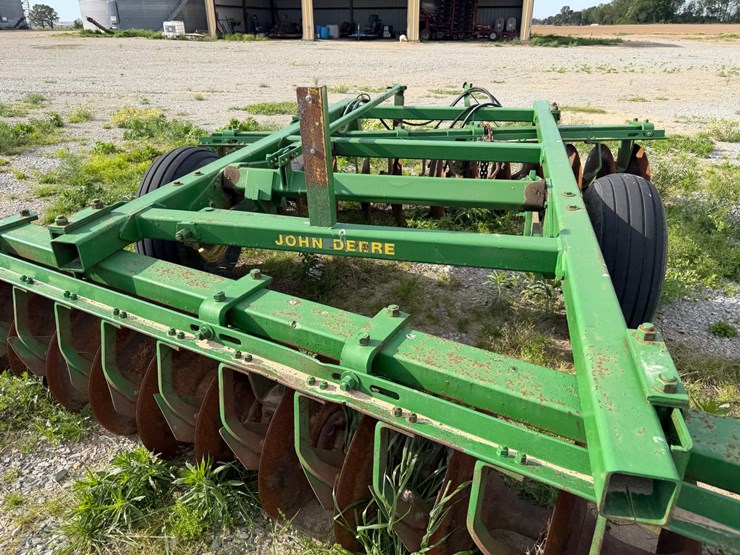 john-deere-225-image-12