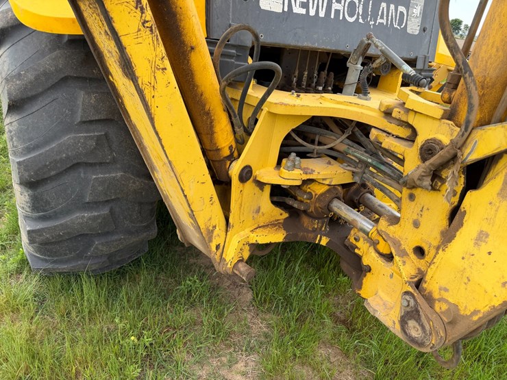 new-holland-lb75b-image-31