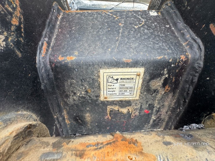 36"-digging-bucket-image-6