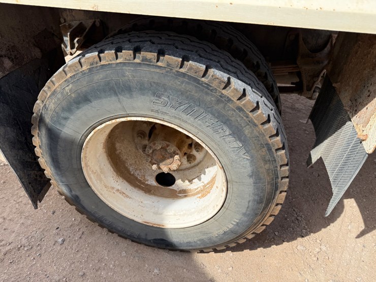 2006-international-durastar-4300-image-11