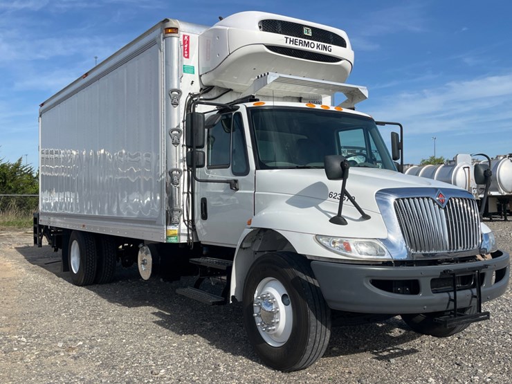 2019-international-durastar-4300-image-3