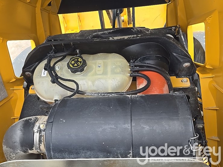 2019-deere-310l-image-54