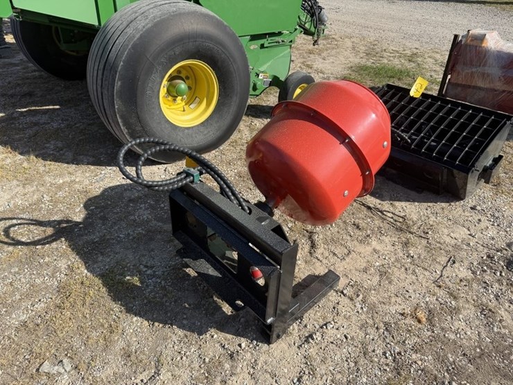 mini-skid-concrete-drum-mixer-image-2