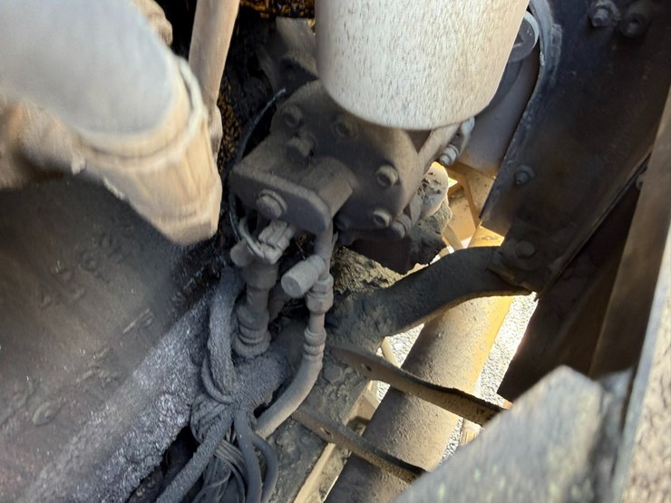 caterpillar-12h-image-81