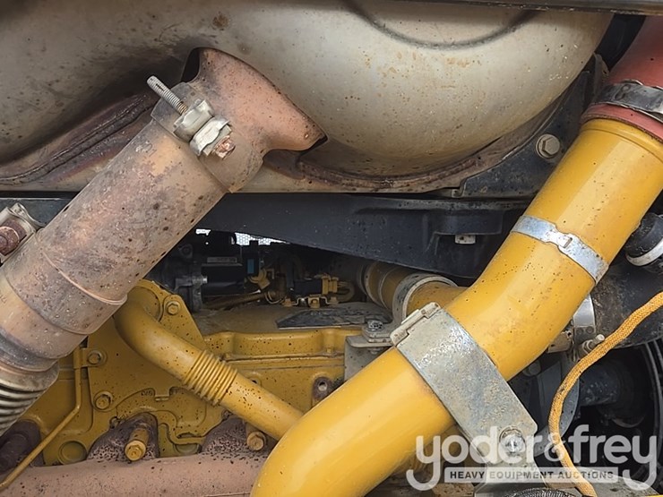 2016-caterpillar-d6n-image-60