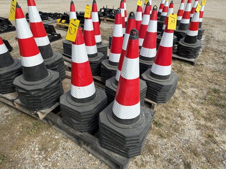 25-traffic-cones-image-1