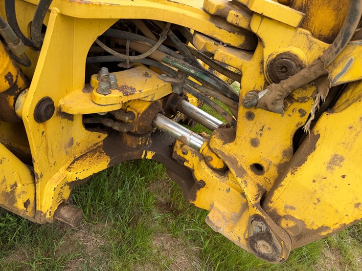 new-holland-lb75b-image-33