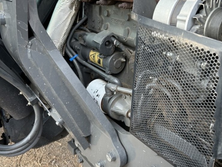 2020-massey-ferguson-5711-image-17