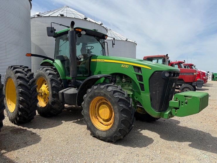 2004-john-deere-8230-image-2