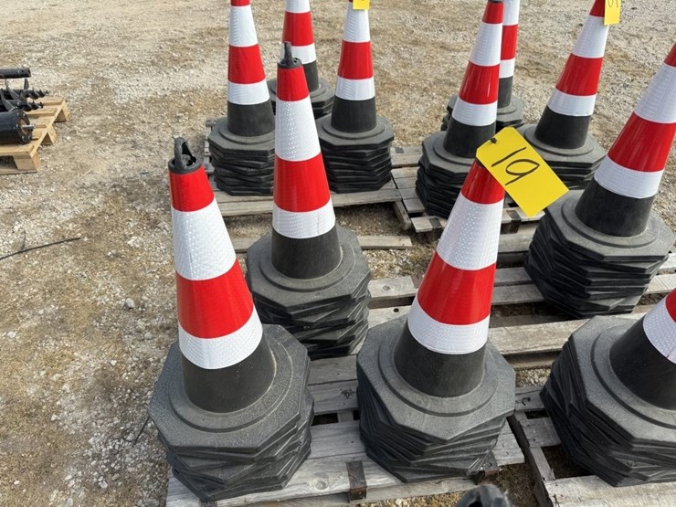 25-traffic-cones-image-1