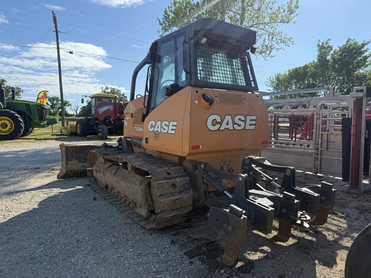 2019-case-750m-wt-image-3