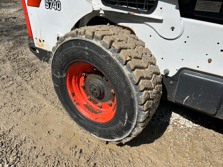 2019-bobcat-s740-image-13