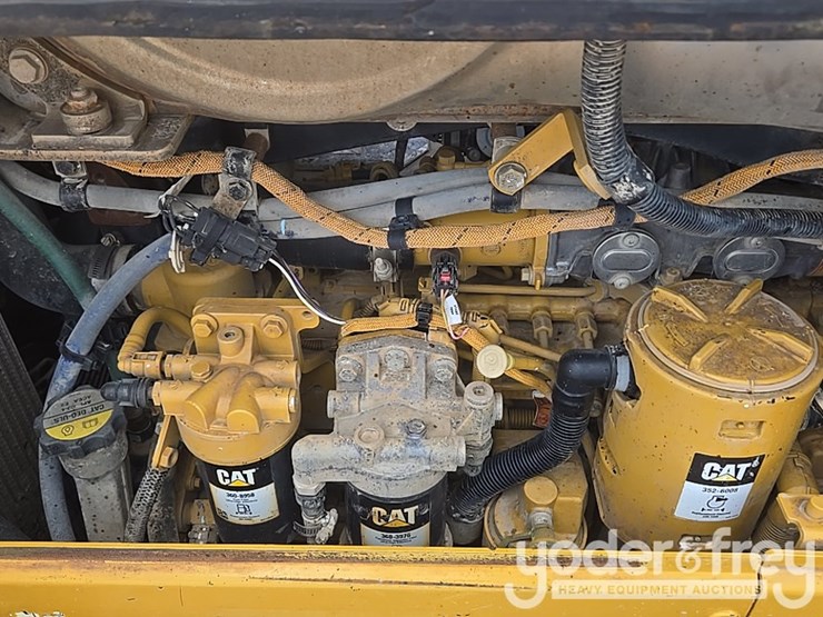2016-caterpillar-d6n-image-57