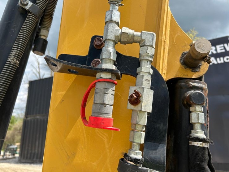 2018-caterpillar-305.5e2-image-10