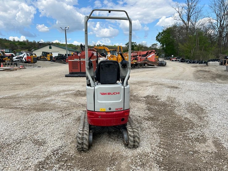 2022-takeuchi-tb210r-image-3